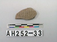 藏品(灰色帶紋陶片)的圖片